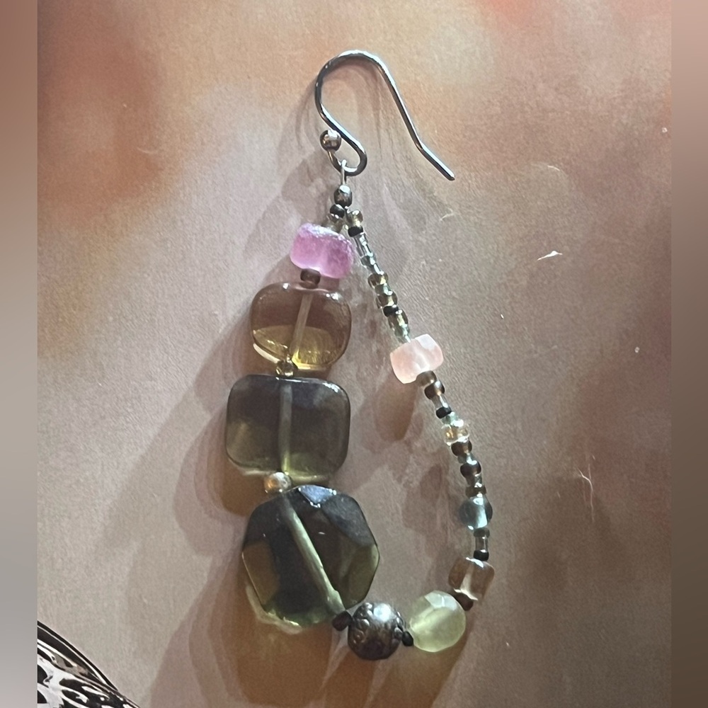 Silpada SINGLE EARRING ONLY 
Sterling Silver with Mixed Stones on French Wires. - Picture 5 of 6